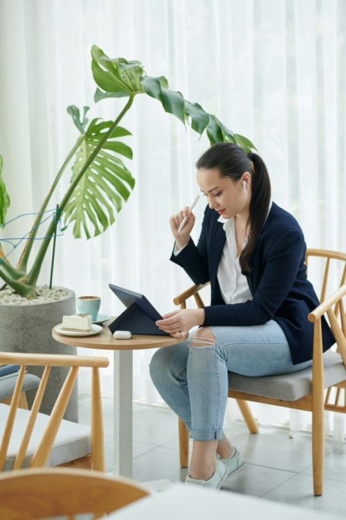 businesswoman-reading-article-online